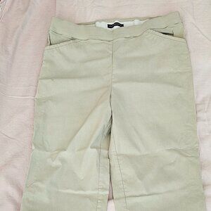 Womans Pull on Capri pants